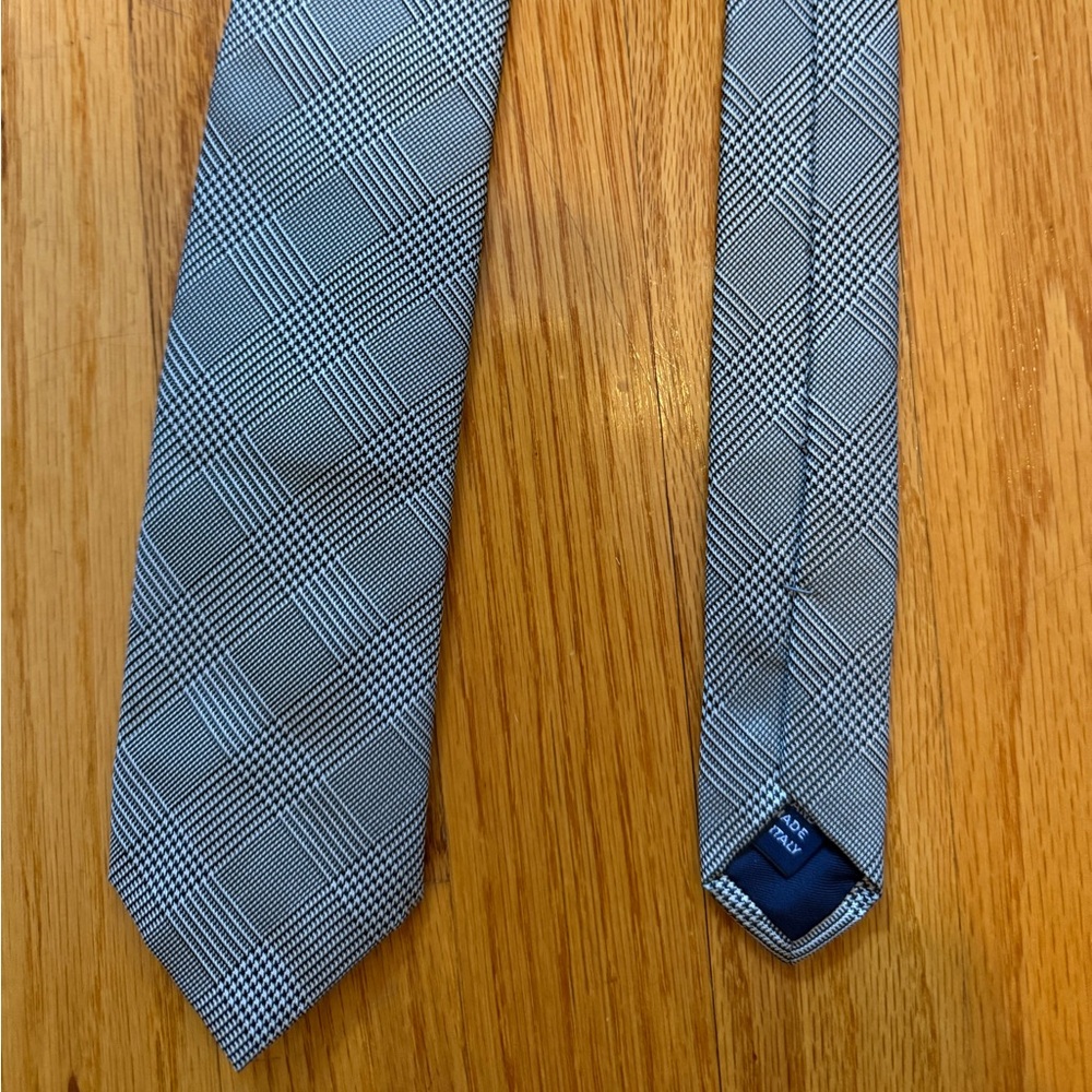 Gray Patterned Tie - Picture 2 of 4